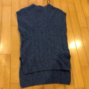 Lady’s blue knit tunic